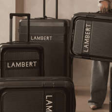 Concours : Remportez une élégante valise Carry-On Lambert et un sac de voyage Lambert.