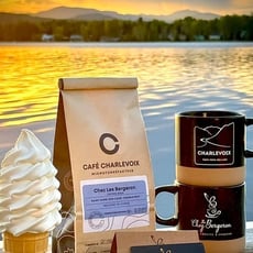 Participez au concours pour remporter une carte-cadeau de 100 $, deux tasses et un sac de café!