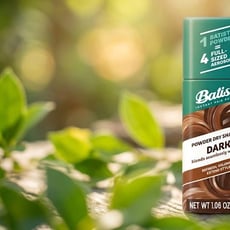 Testez gratuitement le shampooing sec en poudre Batiste pour cheveux foncés