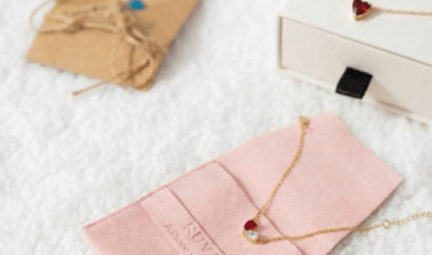 Participez au concours et remportez des bijoux élégants de Ruva Canada.