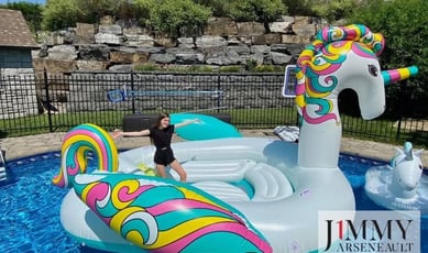 Participez pour remporter une somptueuse licorne de grande envergure !