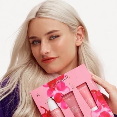 Participez au concours Caudalie pour envelopper votre peau dans un bain hydratant VinoHydra.