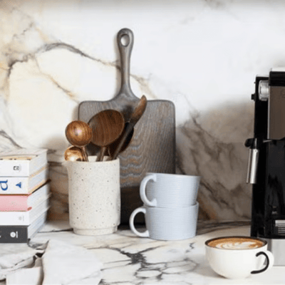 Participez au concours pour remporter une cafetière De’Longhi et une sélection de cafés.
