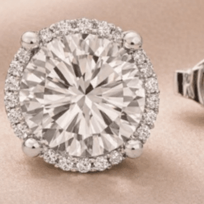 Concours : Remportez une paire de puces d'oreilles en or blanc 14 carats