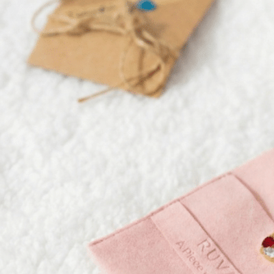 Participez au concours et remportez des bijoux élégants de Ruva Canada.